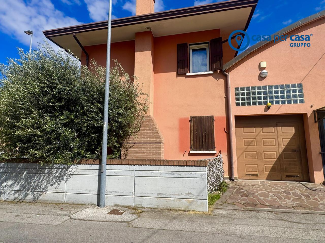 Casa indipendente in Via Broglio, Solesino