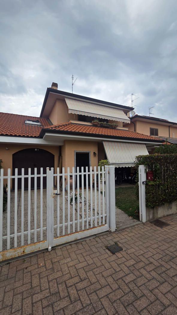 Villa a schiera in Via Stelvio 12, Arconate