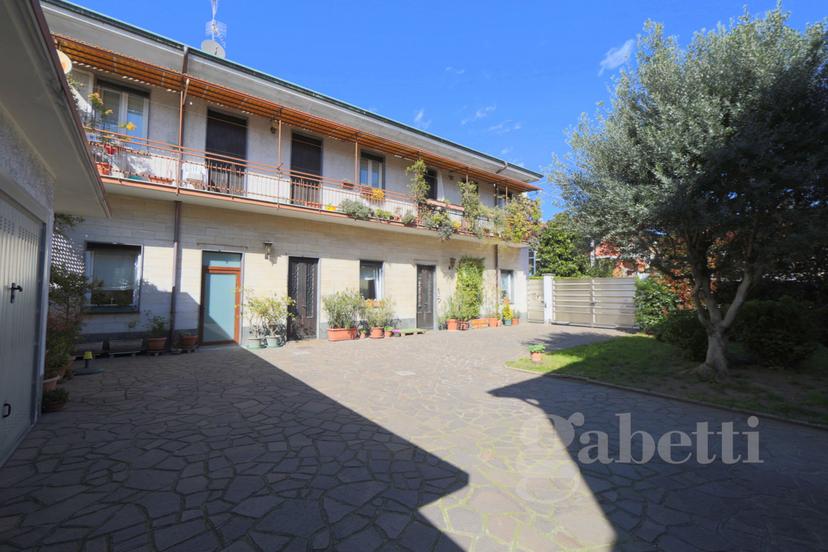 Casa indipendente in Via San Luigi Gonzaga 11, Busto Arsizio — foto 2 di 5