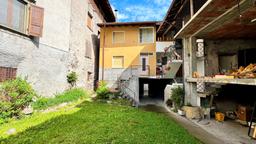Porzione di casa, Gianico