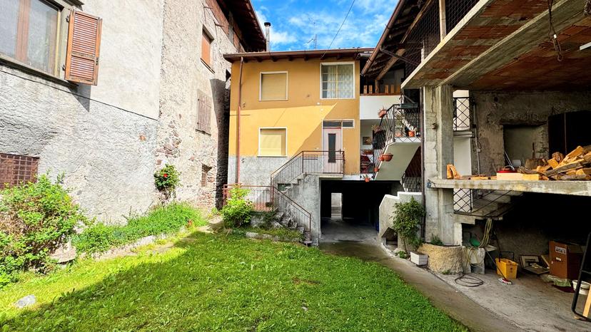 Porzione di casa, Gianico