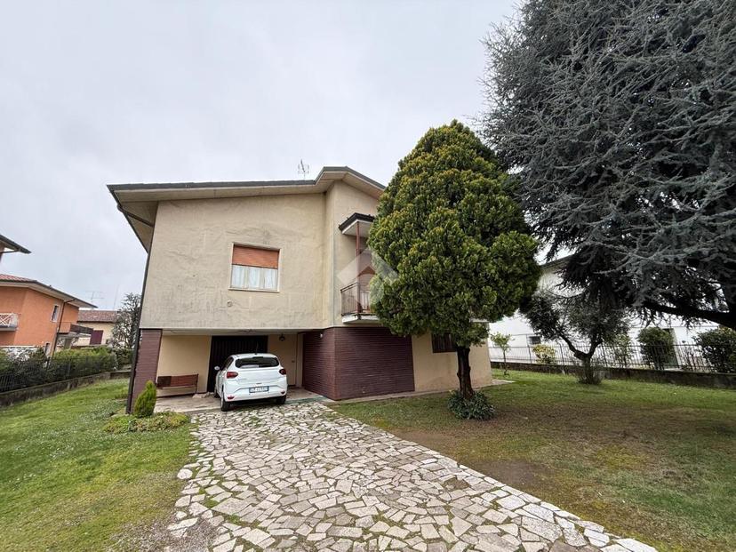 Villa in Via Francesco Petrarca 14, Rovato — foto 4 di 5