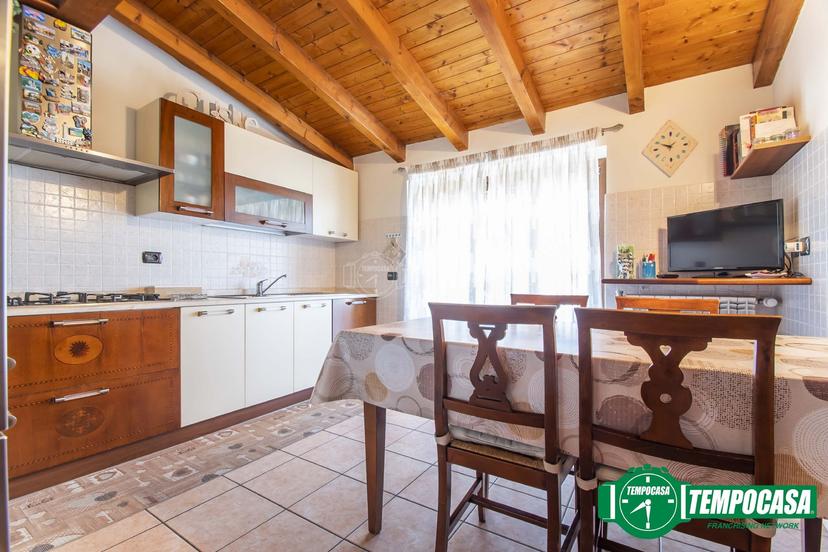 Trilocale in Via B. Melzi 168, Rescaldina