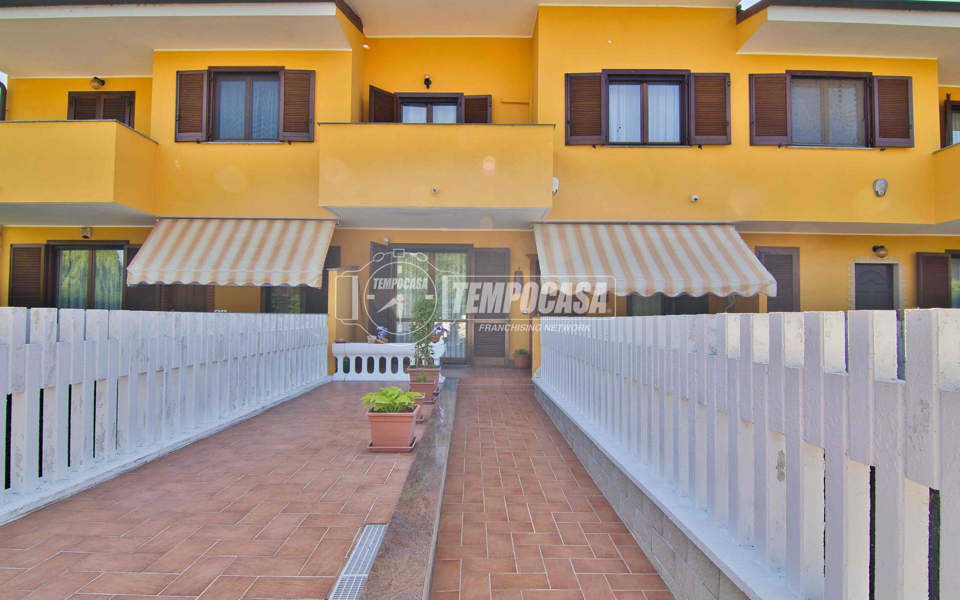 Villa a schiera, Vercelli