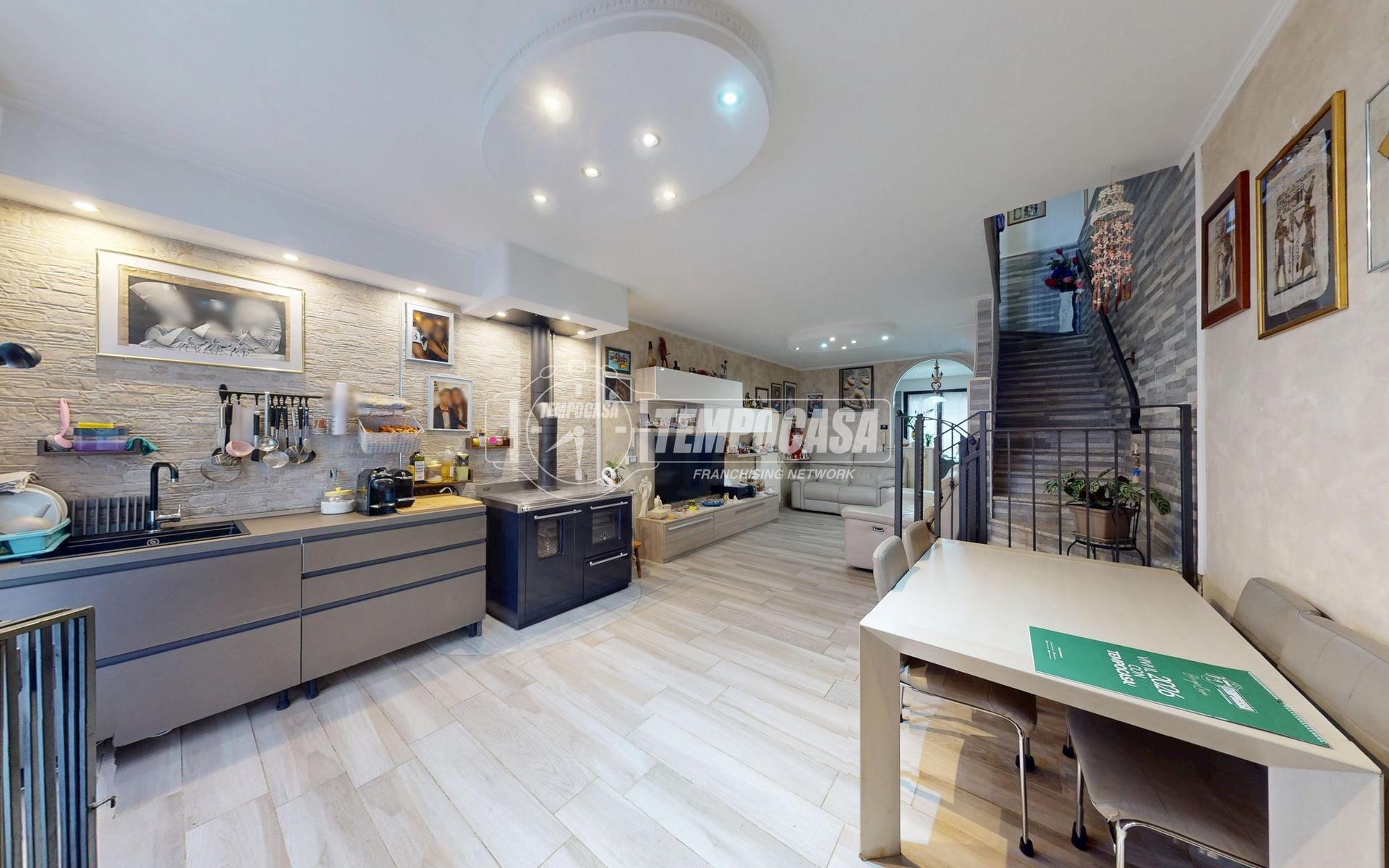 Villa a schiera in Via Gherbo 2, Bizzarone