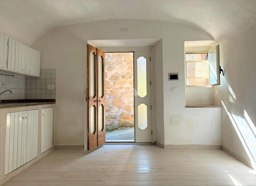 Bilocale in Via Cesare Battisti 58, Farnese — foto 3 di 5