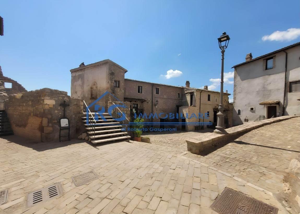 Trilocale in P.Zza San Giovanni, Castiglione in Teverina