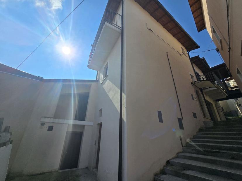 Casa indipendente in Via della Montagna - Bagno Snc, L'Aquila — foto 4 di 5