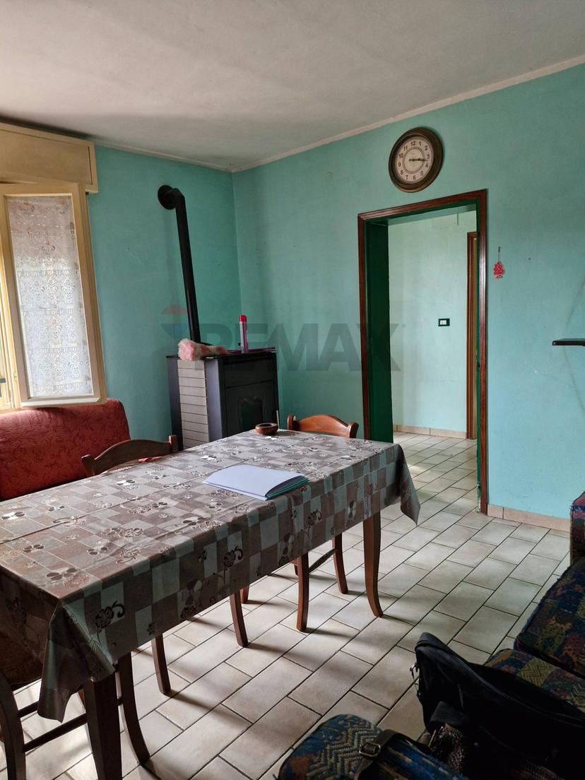 Casa indipendente in Via Cavetto di Mezzo 660, Castelnovo Bariano — foto 3 di 5