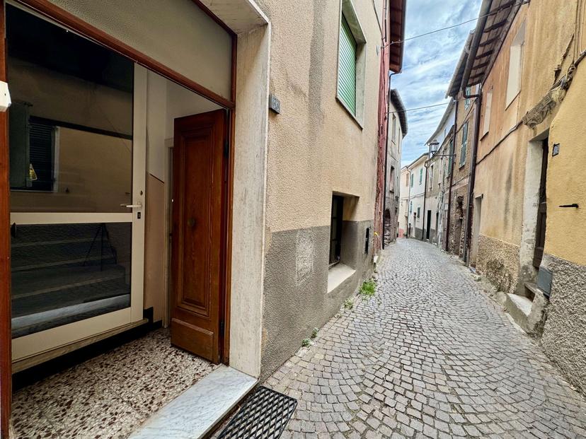 Casa indipendente in Via Federico Bianco di San Secondo 36, Aurigo