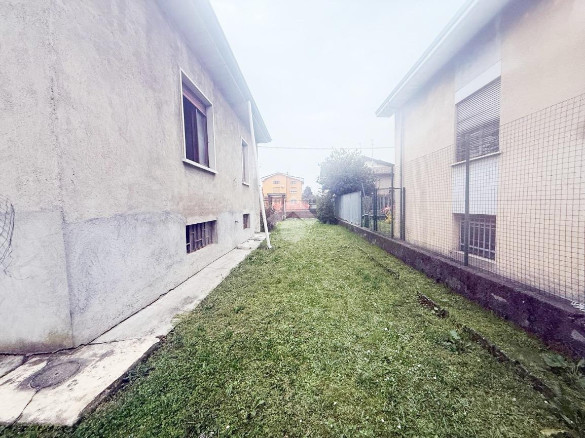 Villa in Via Fagnana 24, Turate