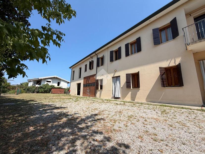 Villa in Via Fratelli Bandiera 2, Istrana