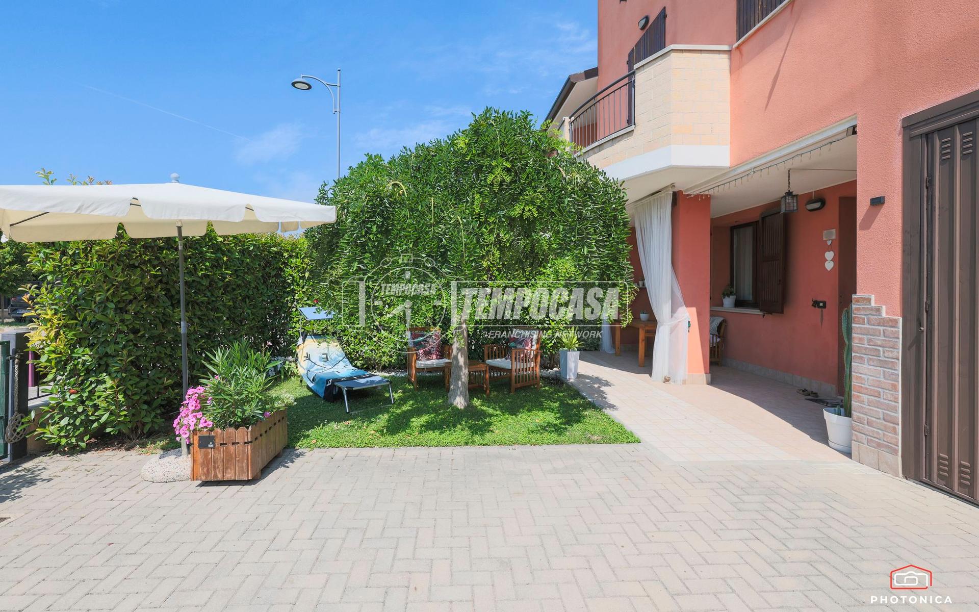 Villa a schiera in Via Don Lorenzo Milani, Massa Lombarda