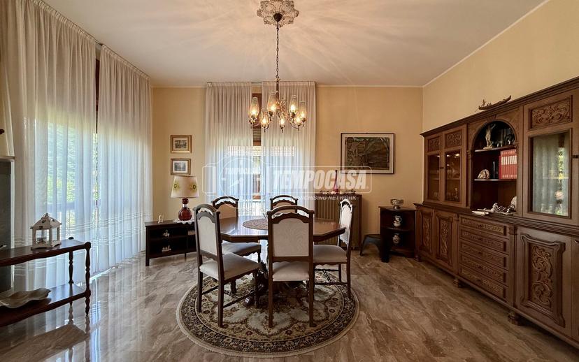 Quadrilocale in Via Foscolo Ugo 28, Casatenovo