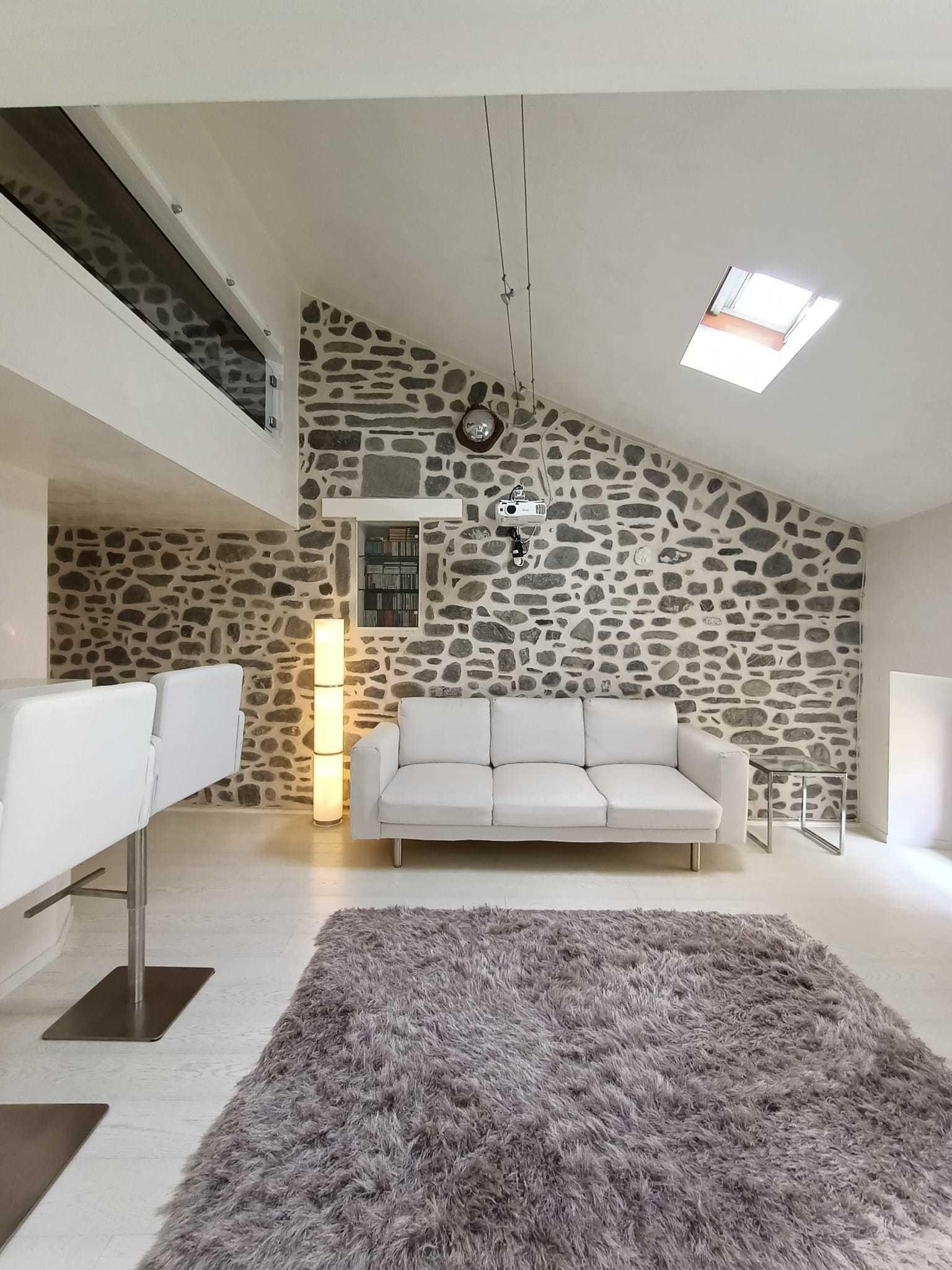 Attico, Pontremoli