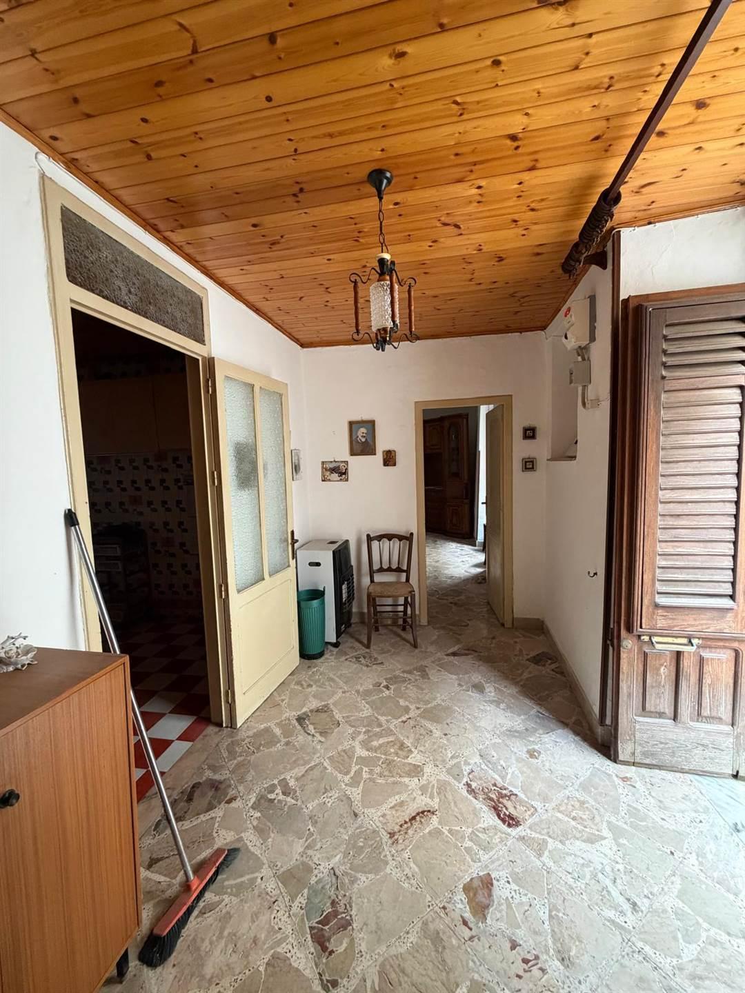 Casa indipendente, Bisacquino