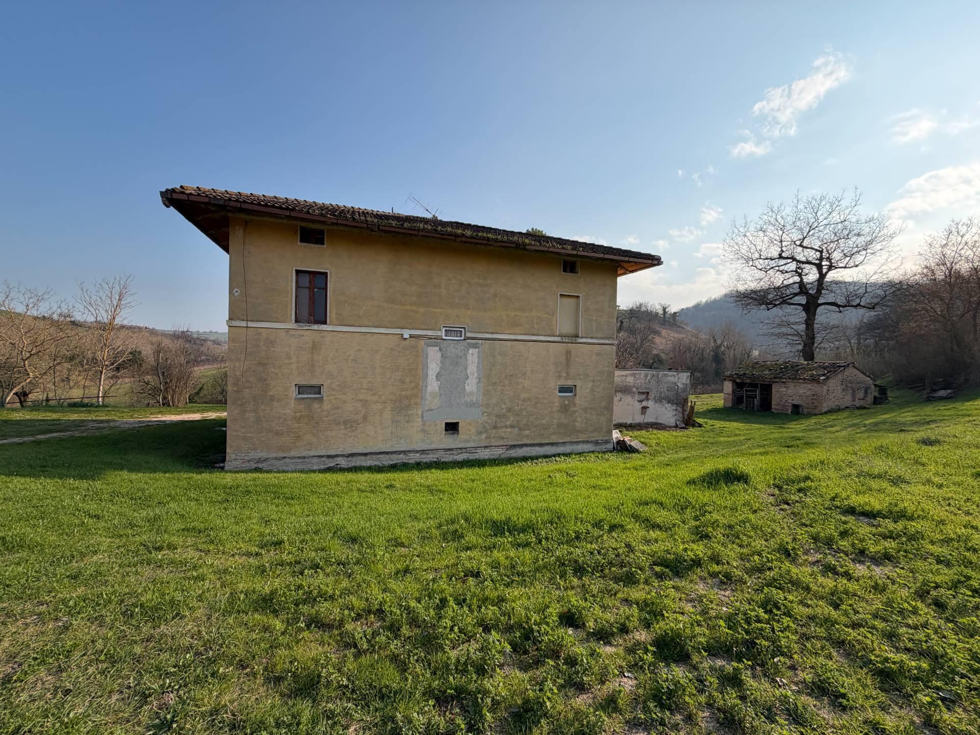 Casa indipendente in C.da San Rocco, Tolentino
