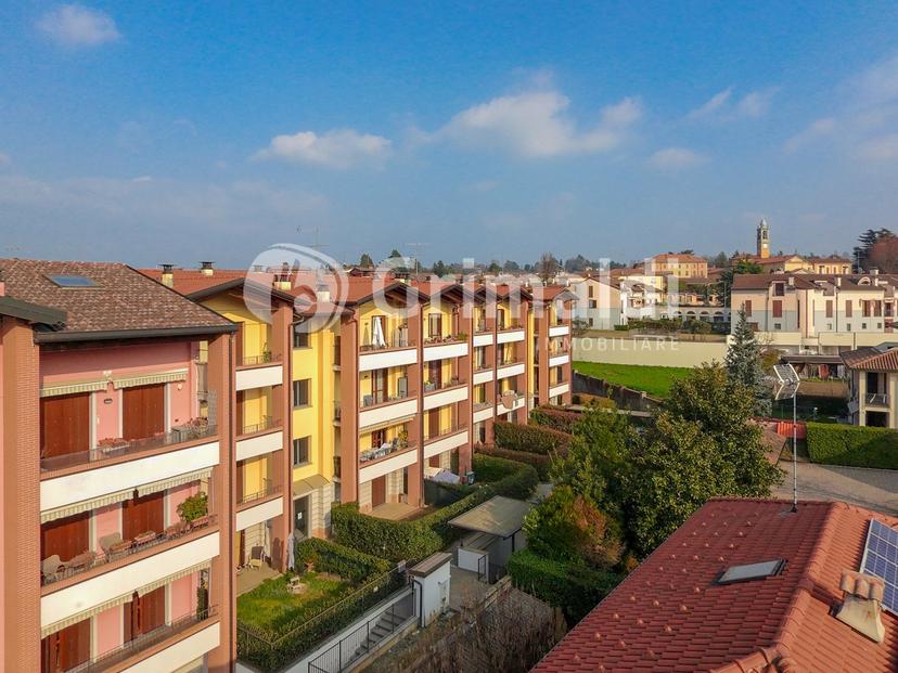 Trilocale in Via Moneta  6, Besana in Brianza