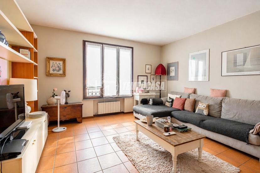 Casa indipendente in Via Ruggero da Vezzano, Reggio nell'Emilia — foto 3 di 5