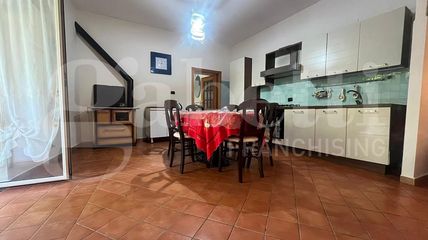 Casa indipendente in Via Catone , Bellona