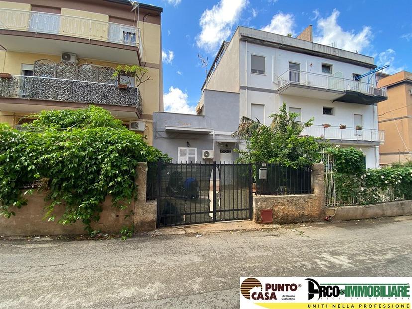 Casa indipendente in Via Giuseppe Malvica, Palermo — foto 2 di 5