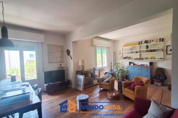 Trilocale in Viale Eleonora Duse, Firenze