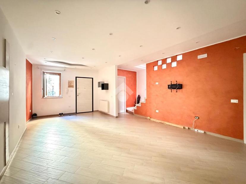 Trilocale in Via Petroncello 35, Casali del Manco — foto 4 di 5