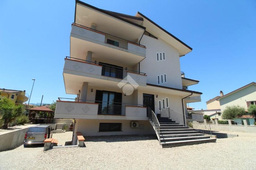 Trilocale in Via U. Foscolo 00, Montalto Uffugo — foto 2 di 5