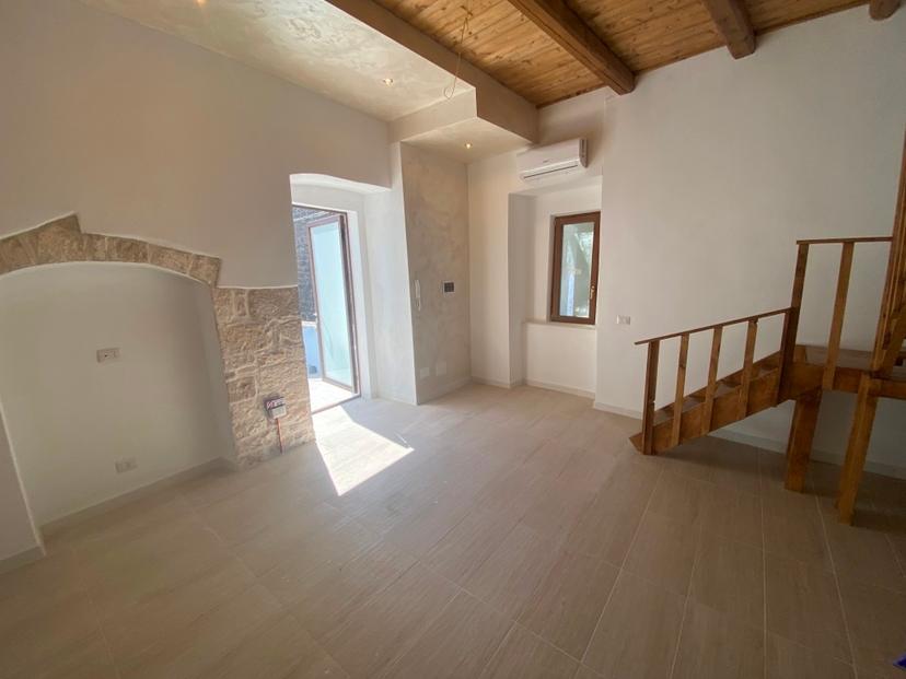 Casa indipendente in Via Sacramento, Casamassima