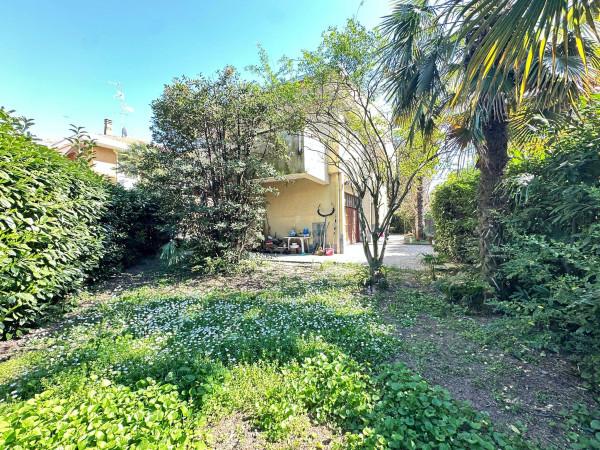 Villa bifamiliare, Novara
