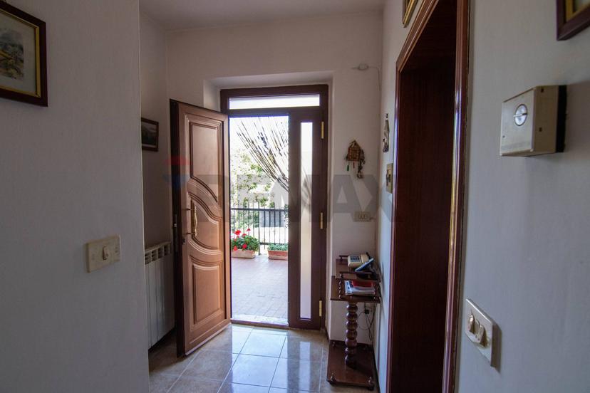 Casa indipendente in Frazione San Giovanni 9, Fabriano — foto 2 di 5