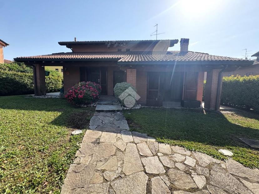 Villa in Via S. Rocco 4, Zeccone — foto 3 di 5