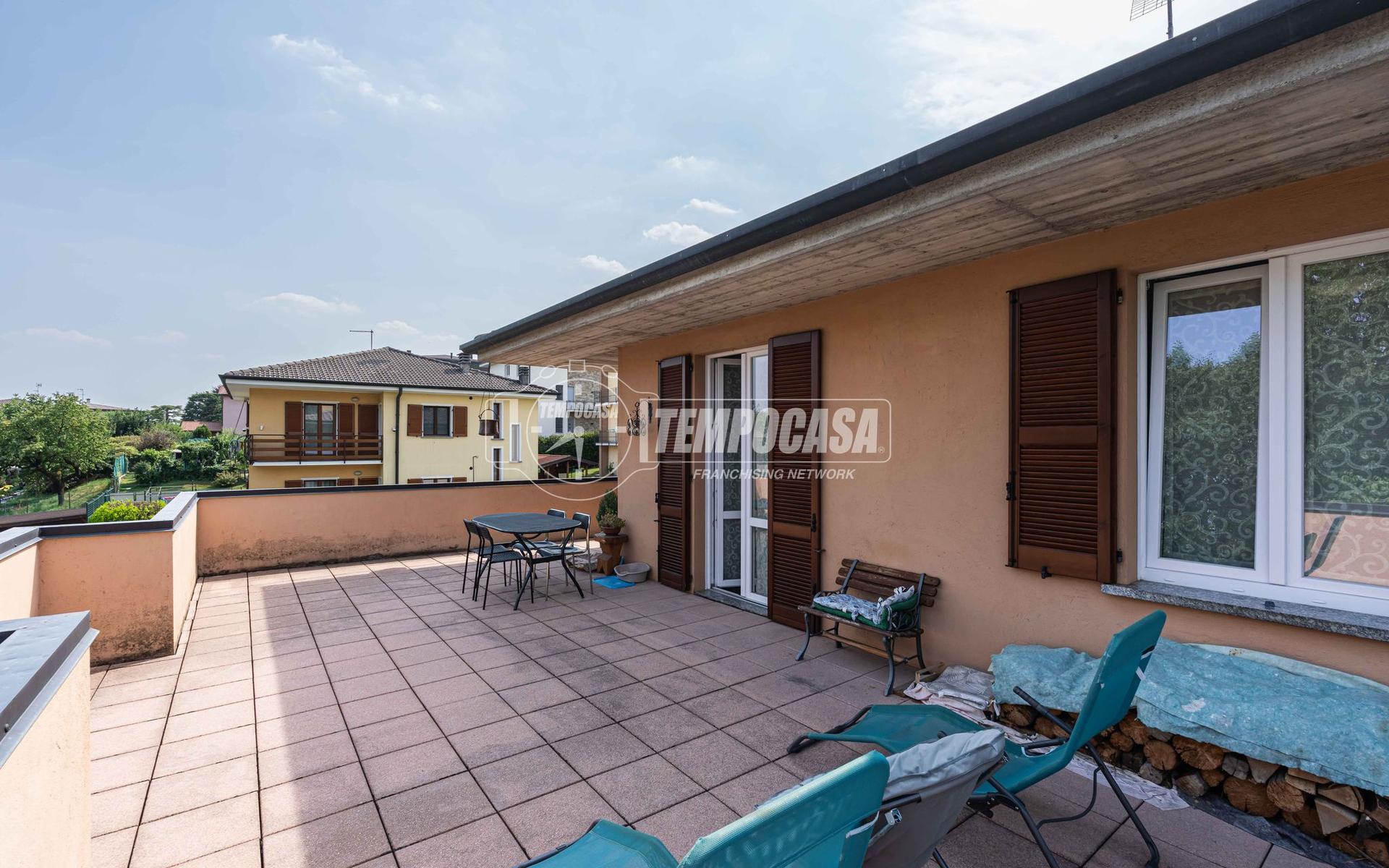 Trilocale in Via G. Carducci 1, Merone