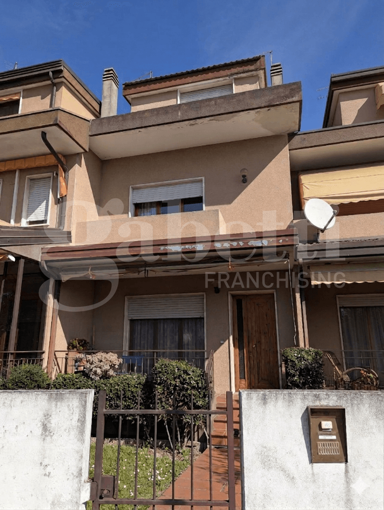 Villa a schiera in Cavarzere, Via Carlo Alberto dalla Chiesa 9, Cavarzere