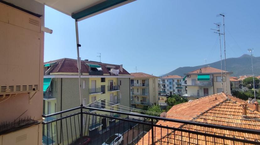 Trilocale in Via Verga, Loano