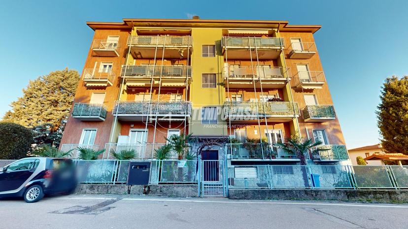 Trilocale in Via Benedetto Croce 1, Besana in Brianza