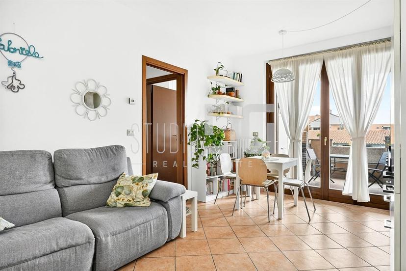 Bilocale in Via Asiago, Limbiate