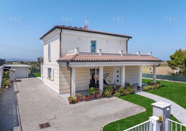 Villa in Viale della Libertà, San Costanzo — foto 5 di 5
