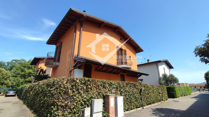 Villa unifamiliare in Via  Galliate, Romentino — foto 4 di 5