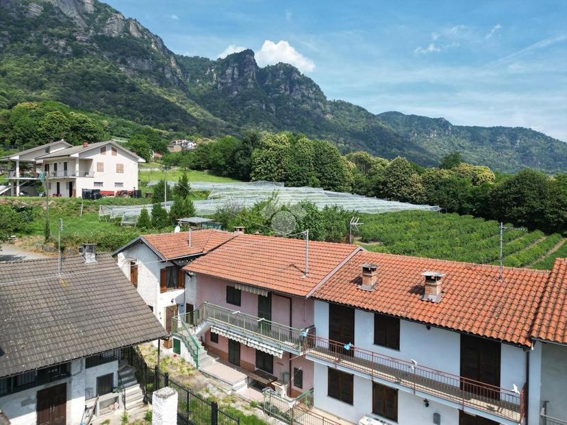 Villa a schiera in Via ai Monti 13, Envie — foto 2 di 5