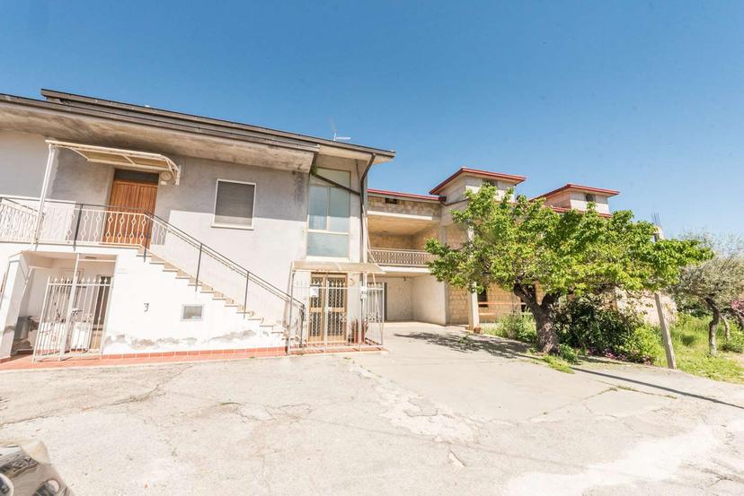 Villa a schiera in Contrada Passo Cordone 27, Loreto Aprutino — foto 3 di 5