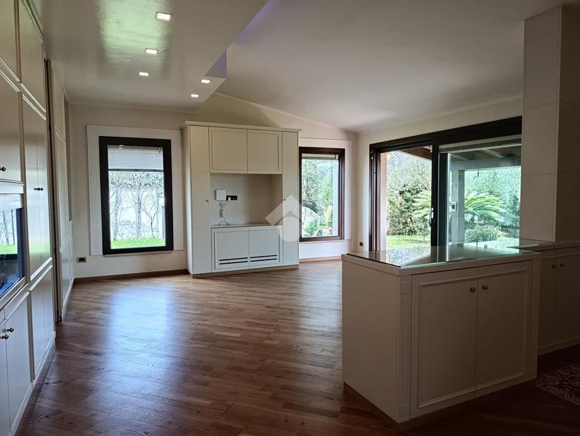 Villa in Viale Ascanio 36, Pomezia — foto 3 di 5