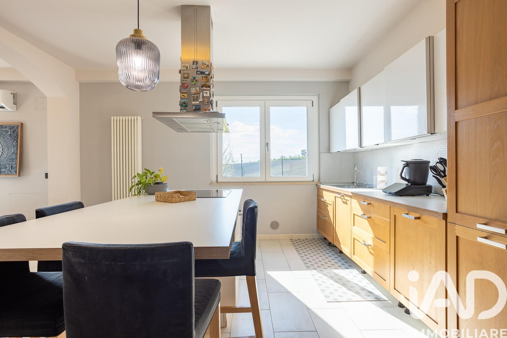 Villa in Via Macerata 10, Jesi