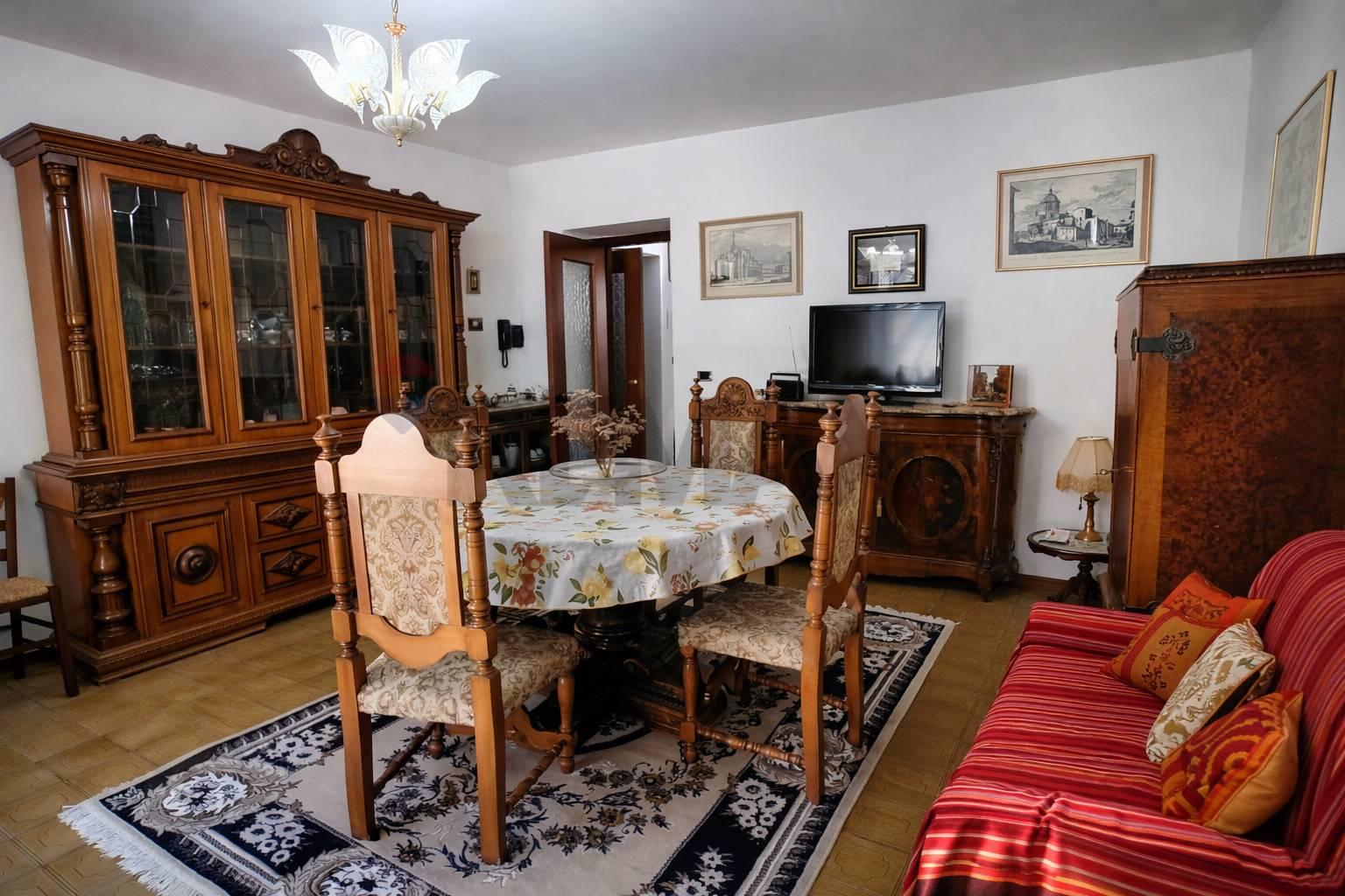 Trilocale in Via Roncaglia Entro 76, San Giovanni Bianco