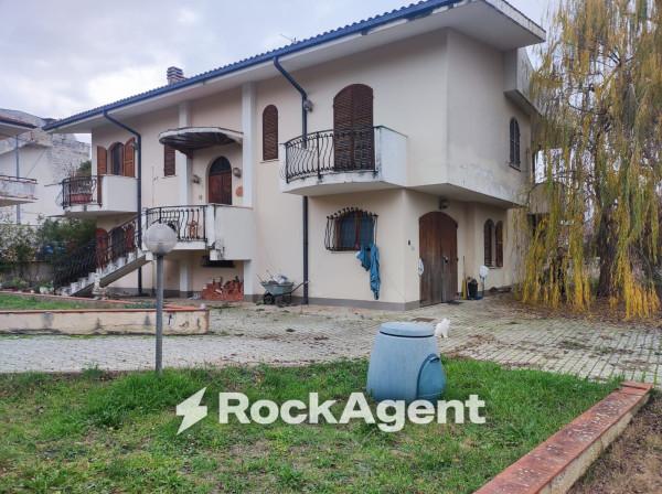 Villa in Via G. d'Annunzio 4, Catignano — foto 3 di 5