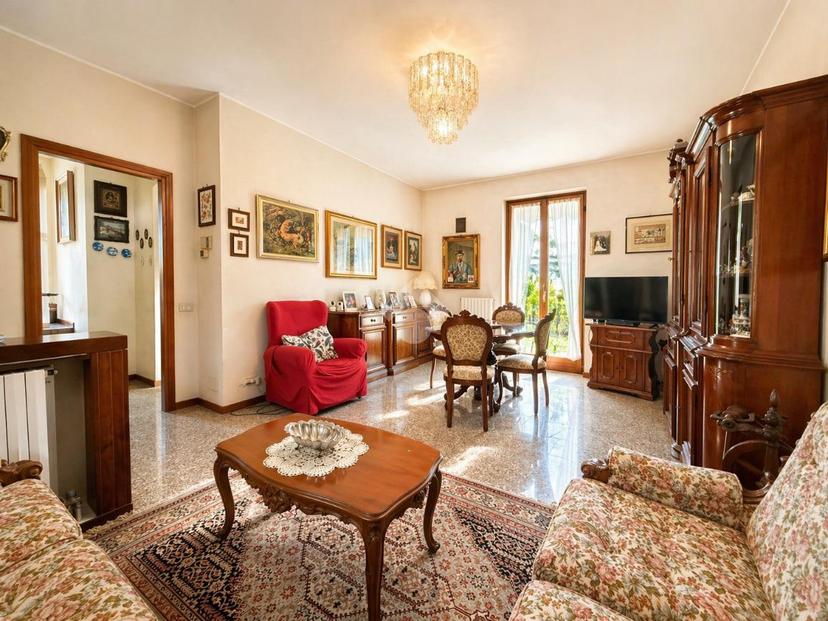 Villa in Via Isonzo 4, Usmate Velate — foto 3 di 5