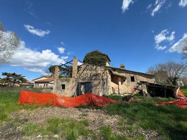 Casale in Via Mercatello 44, Castel Ritaldi — foto 3 di 5