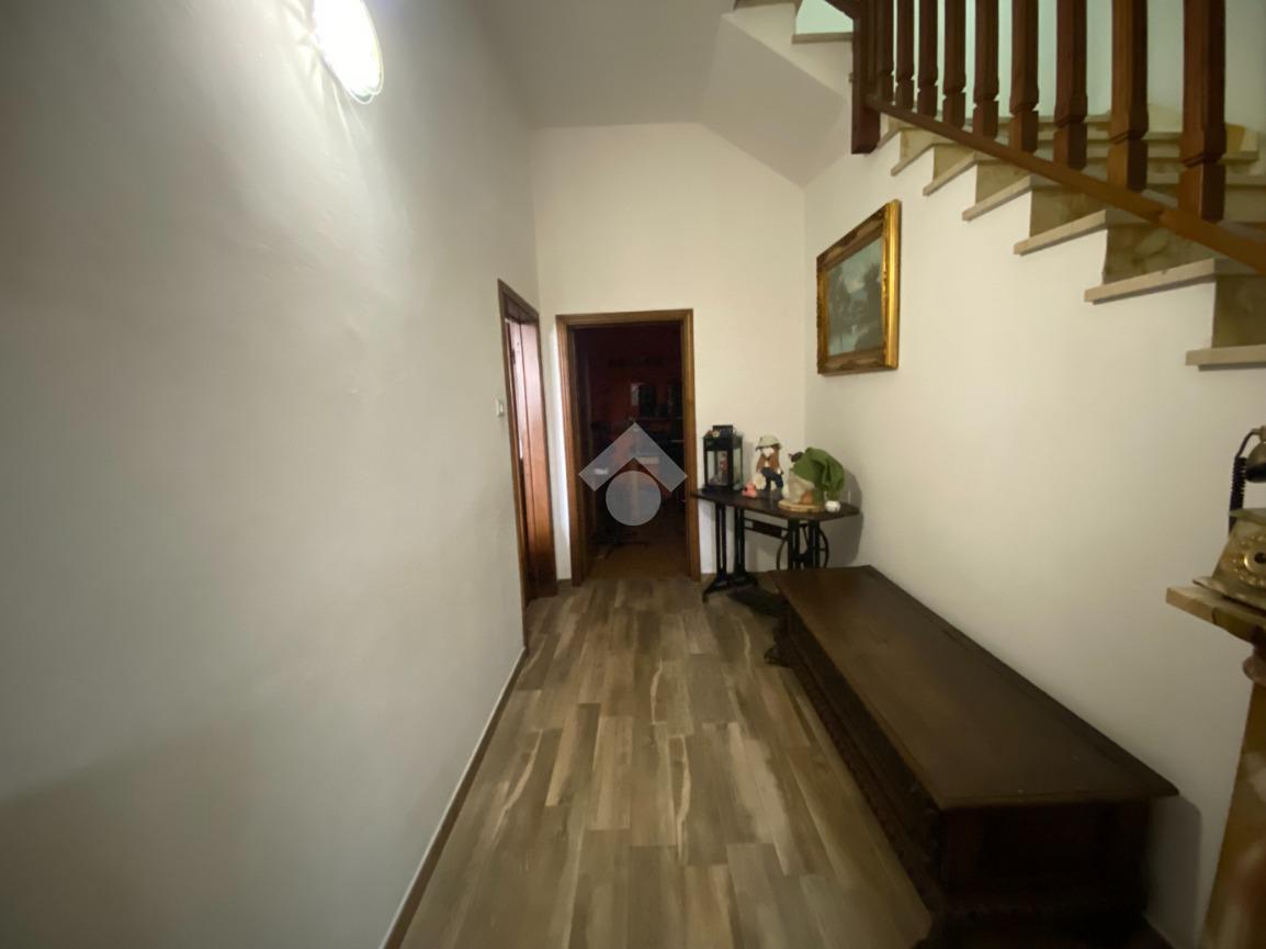 Casa indipendente in Via Val di Bisenzio, Vaiano