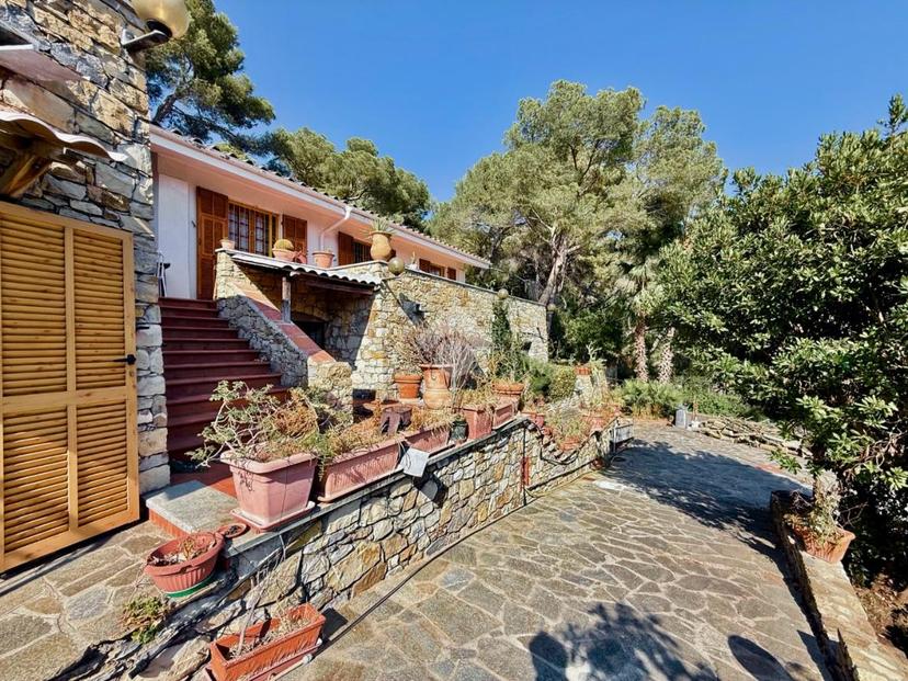 Villa in Str. dell'Alto 30, Andora — foto 2 di 5