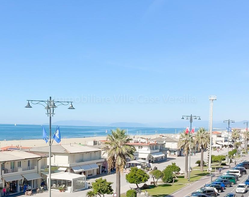 Appartamento in Viale Giosuè Carducci, Viareggio